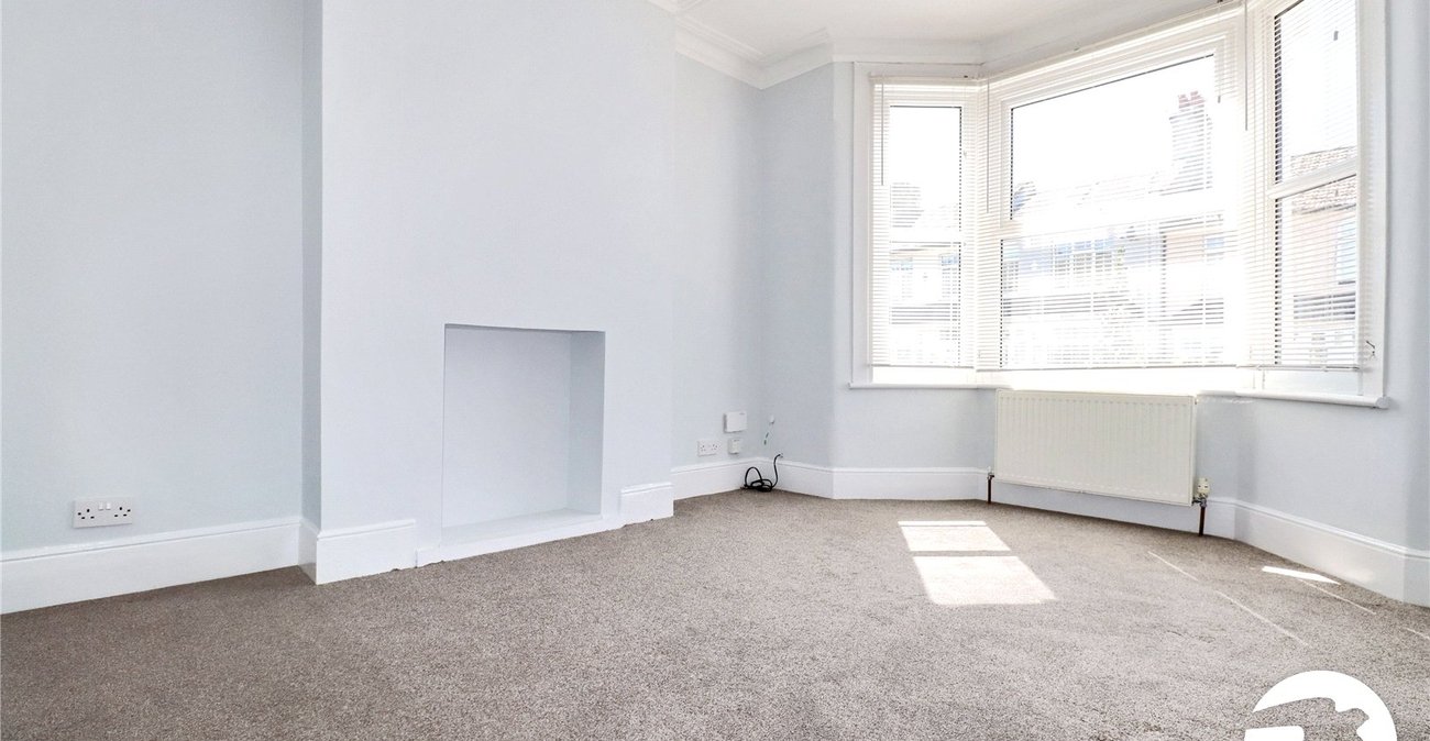 2 bedroom house for sale in London | Robinson Jackson