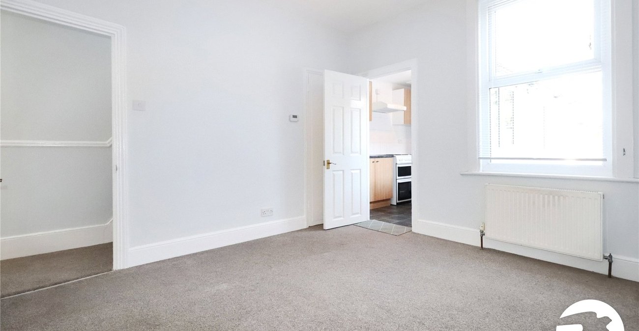 2 bedroom house for sale in London | Robinson Jackson