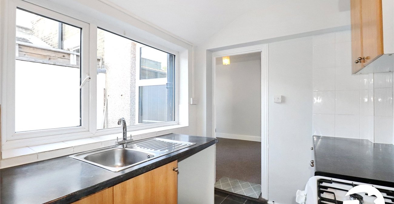 2 bedroom house for sale in London | Robinson Jackson