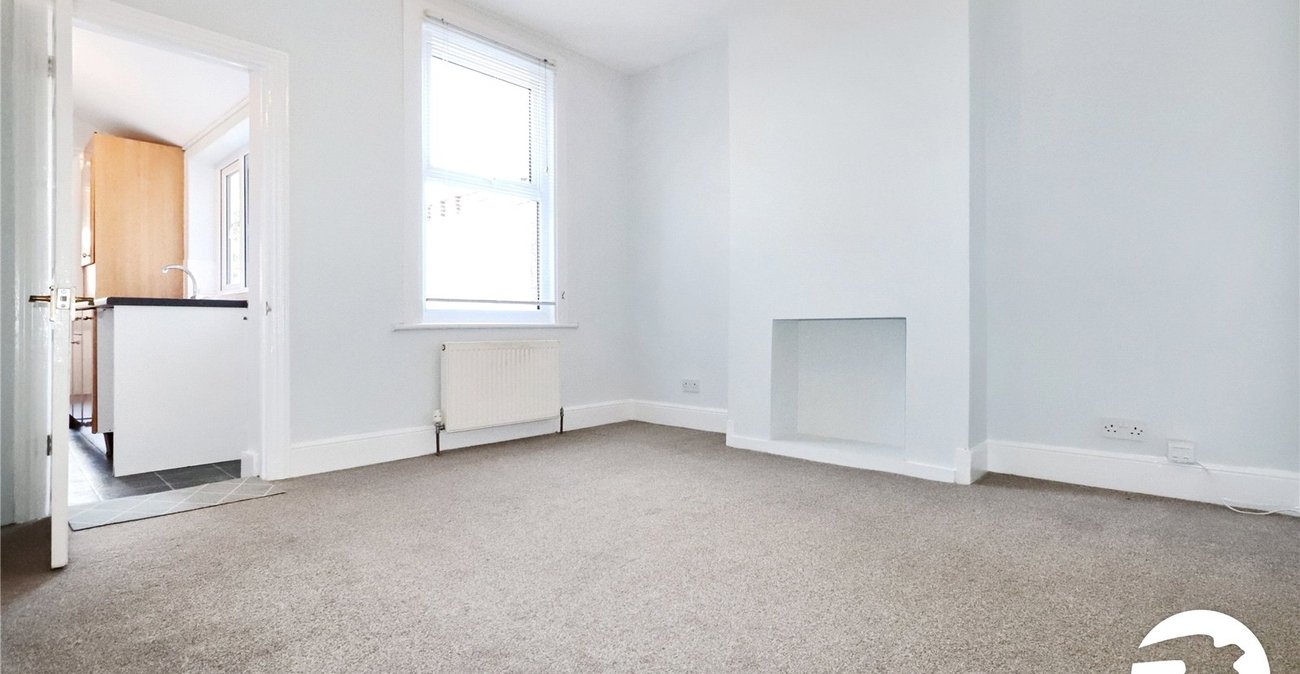 2 bedroom house for sale in London | Robinson Jackson