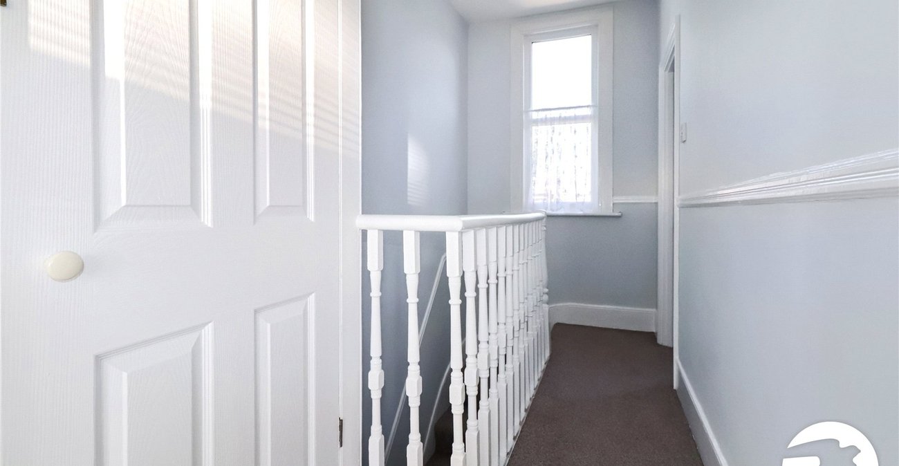 2 bedroom house for sale in London | Robinson Jackson