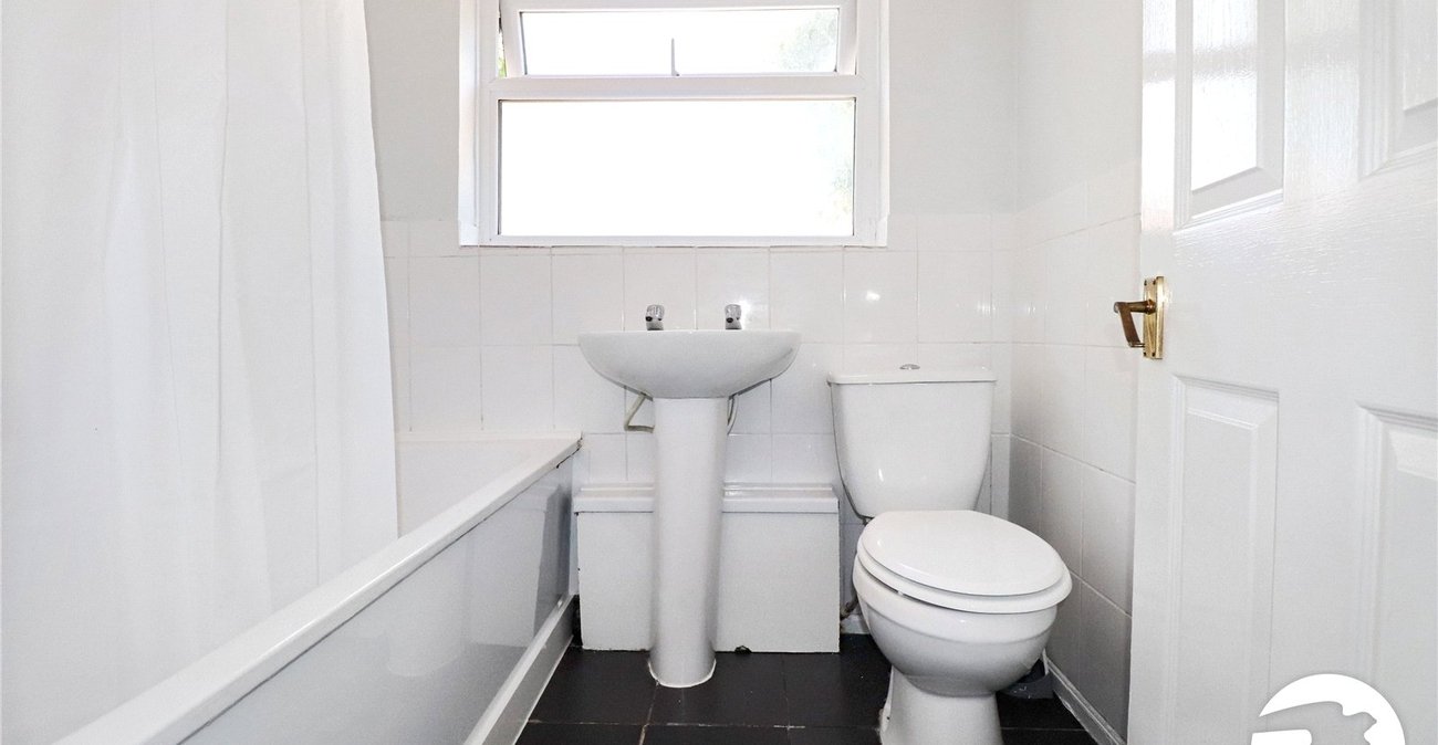 2 bedroom house for sale in London | Robinson Jackson