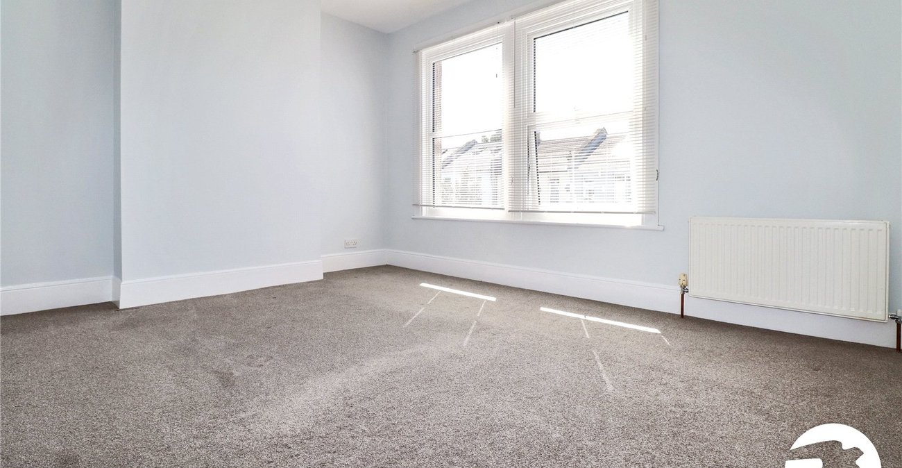 2 bedroom house for sale in London | Robinson Jackson