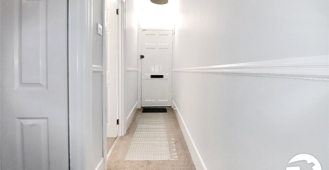2 bedroom house for sale in London | Robinson Jackson