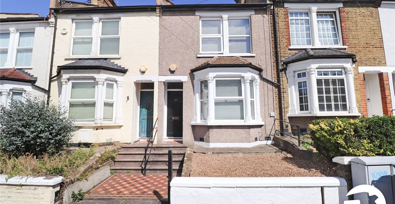2 bedroom house for sale in London | Robinson Jackson