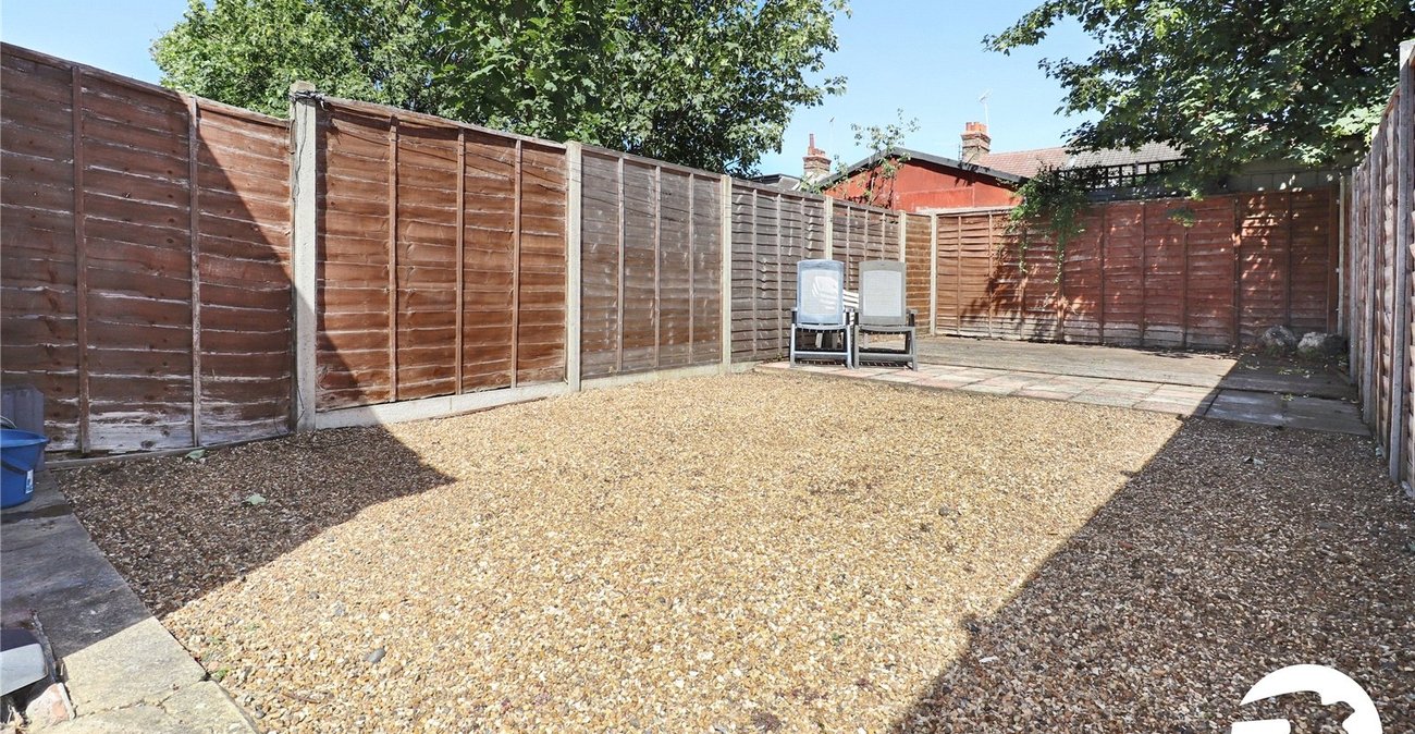 2 bedroom house for sale in London | Robinson Jackson