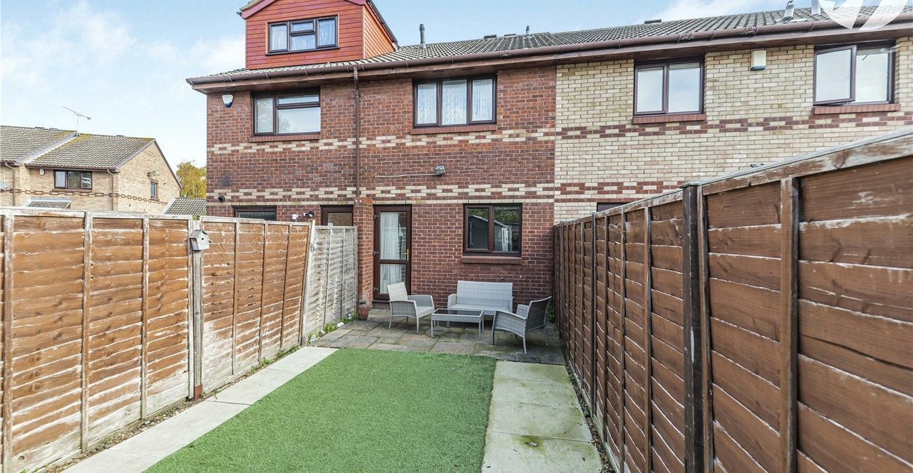 2 bedroom house for sale in Dartford | Robinson Jackson