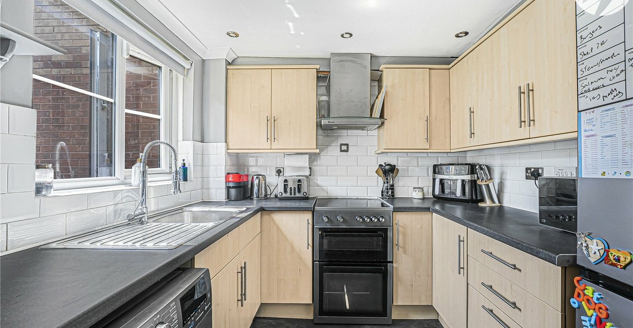 2 bedroom property for sale in Dartford | Robinson Jackson