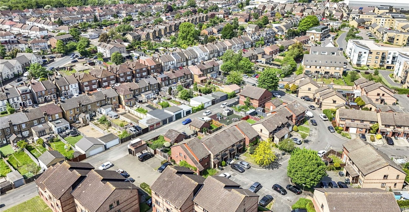 2 bedroom property for sale in Dartford | Robinson Jackson