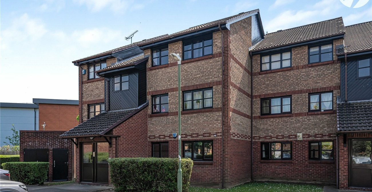 2 bedroom property for sale in Dartford | Robinson Jackson
