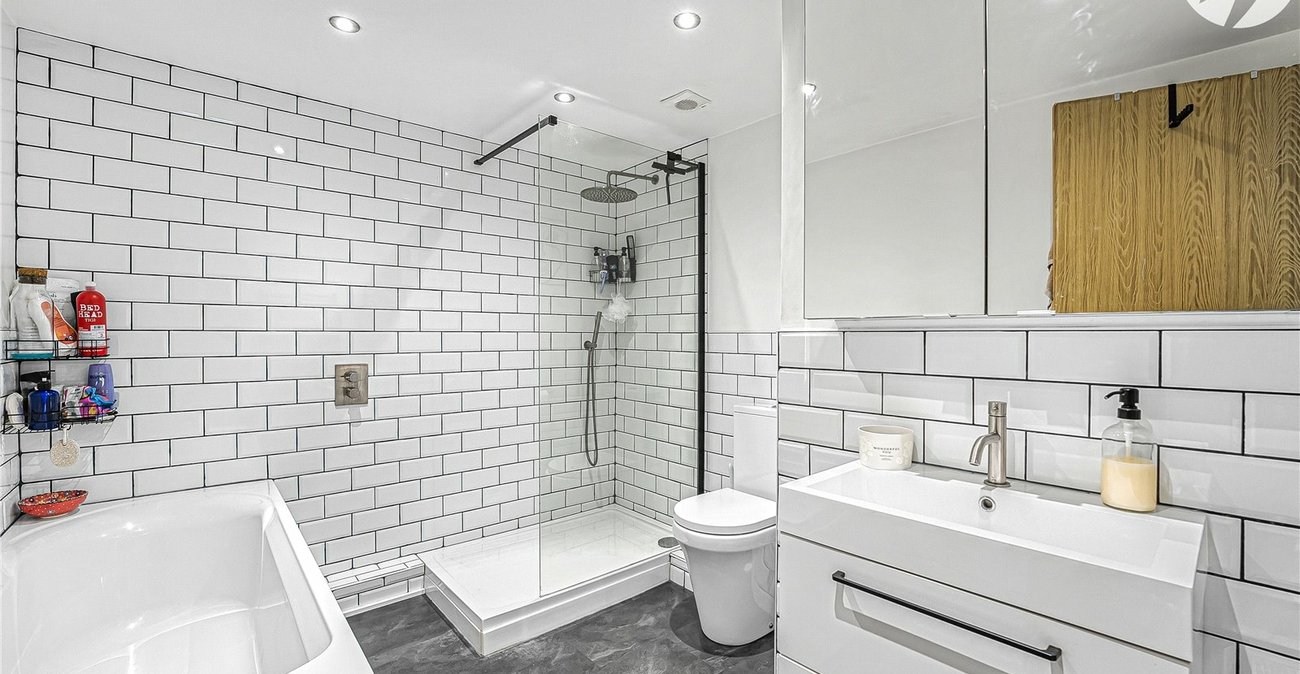 2 bedroom property for sale in Dartford | Robinson Jackson