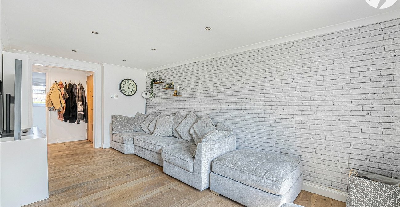 2 bedroom property for sale in Dartford | Robinson Jackson