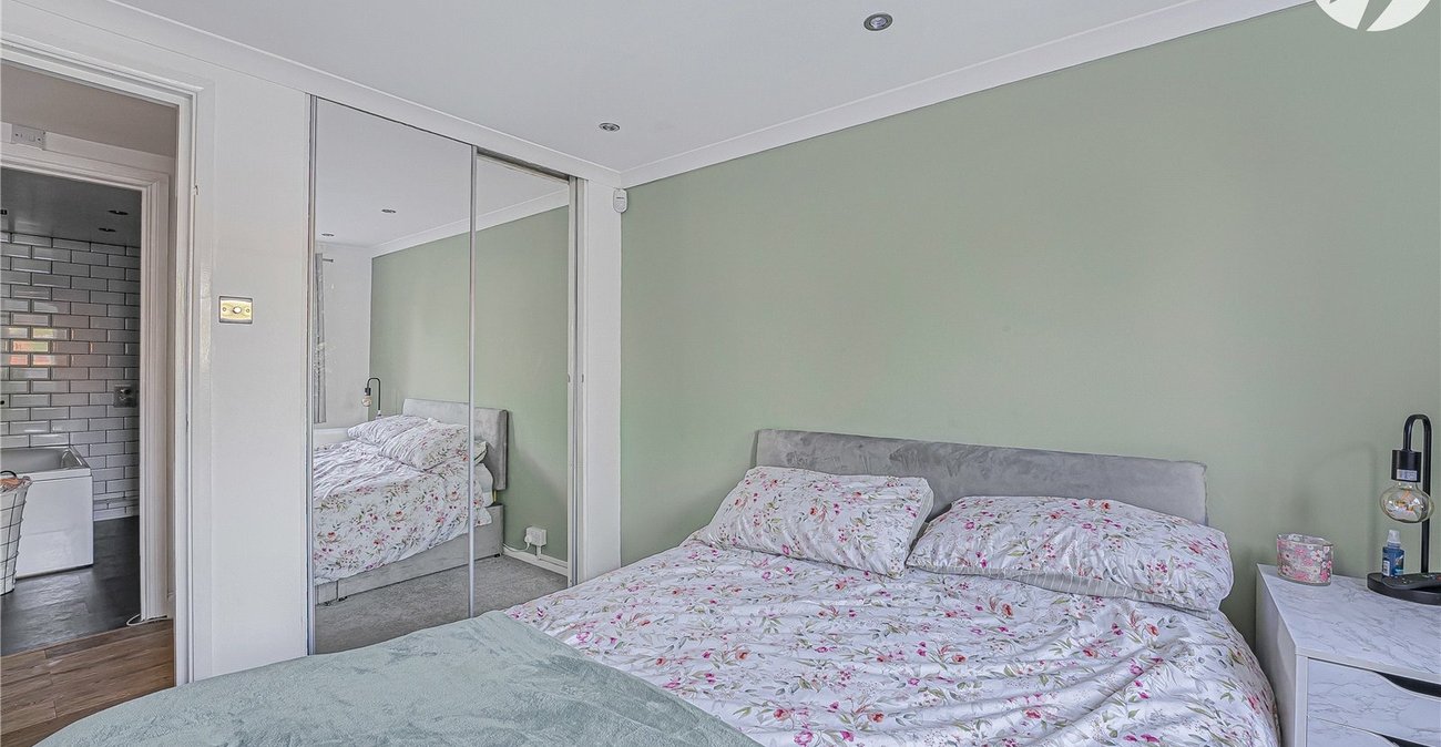 2 bedroom property for sale in Dartford | Robinson Jackson