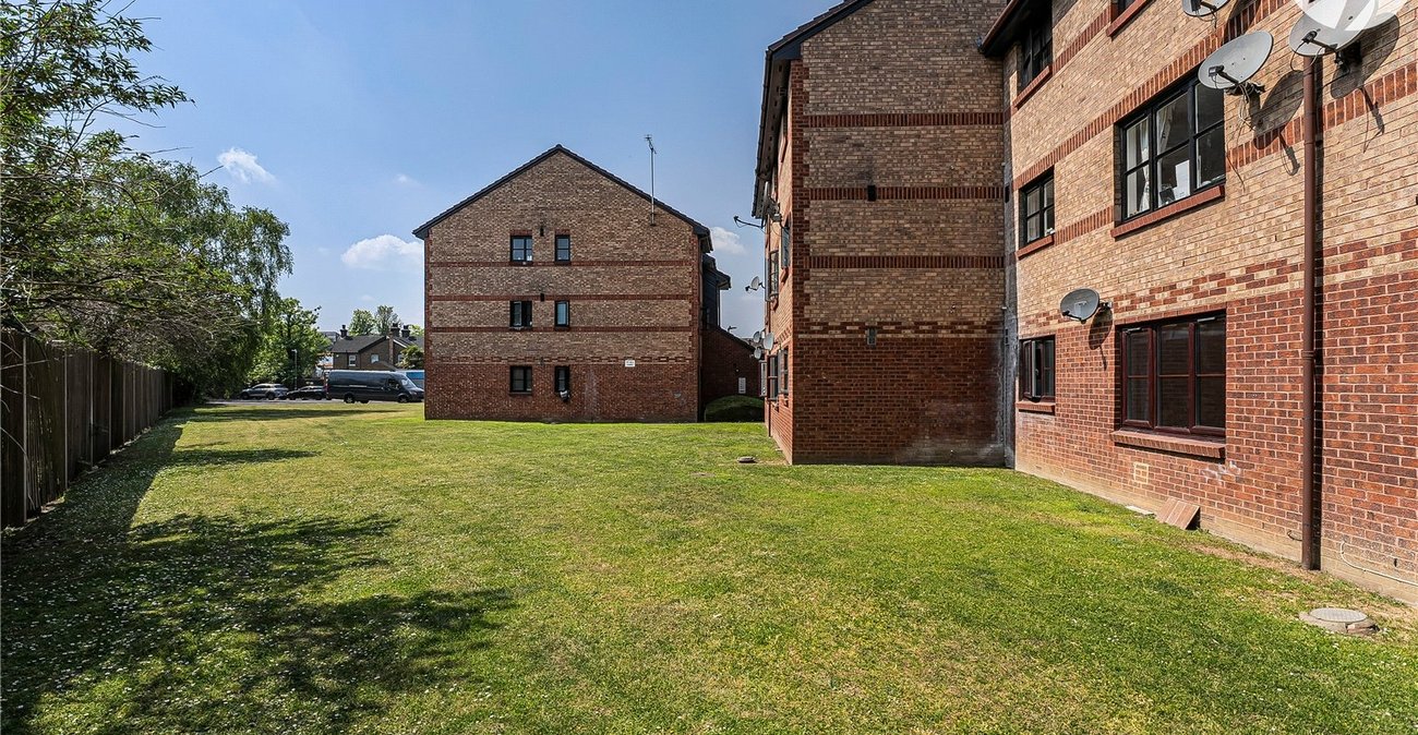 2 bedroom property for sale in Dartford | Robinson Jackson