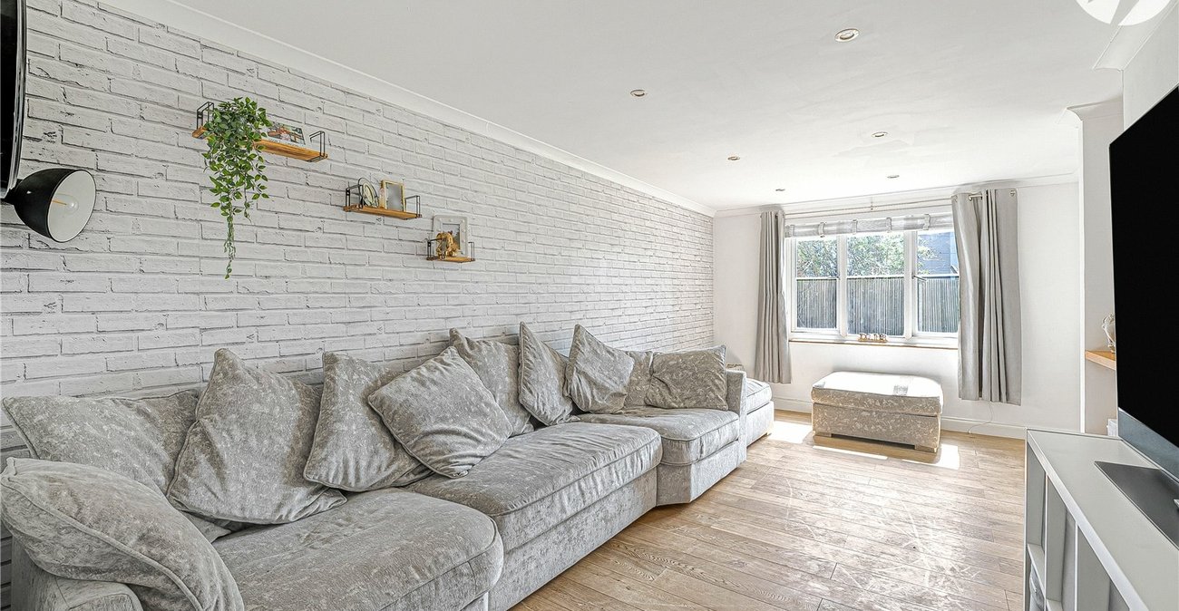 2 bedroom property for sale in Dartford | Robinson Jackson