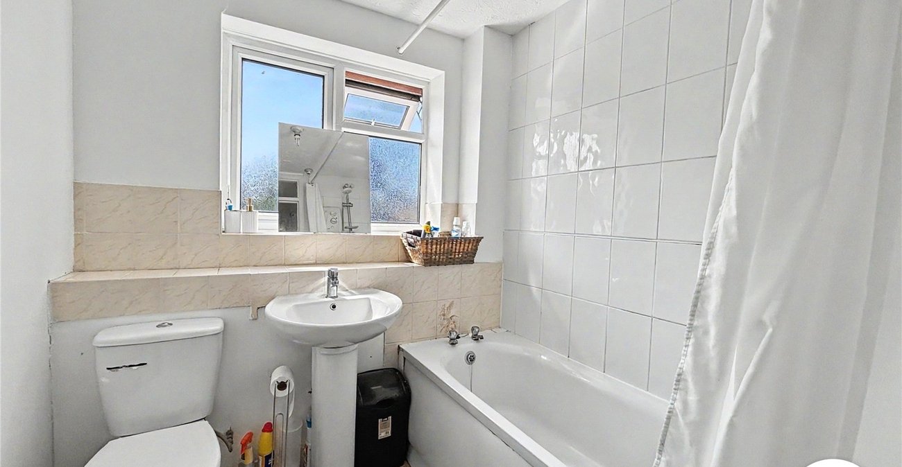 1 bedroom house for sale in Barrington Close | Robinson Michael & Jackson