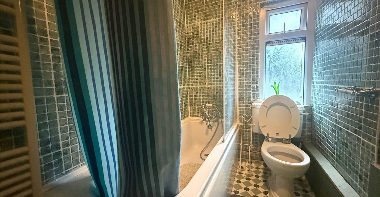 3 bedroom house for sale in Northfleet | Robinson Michael & Jackson