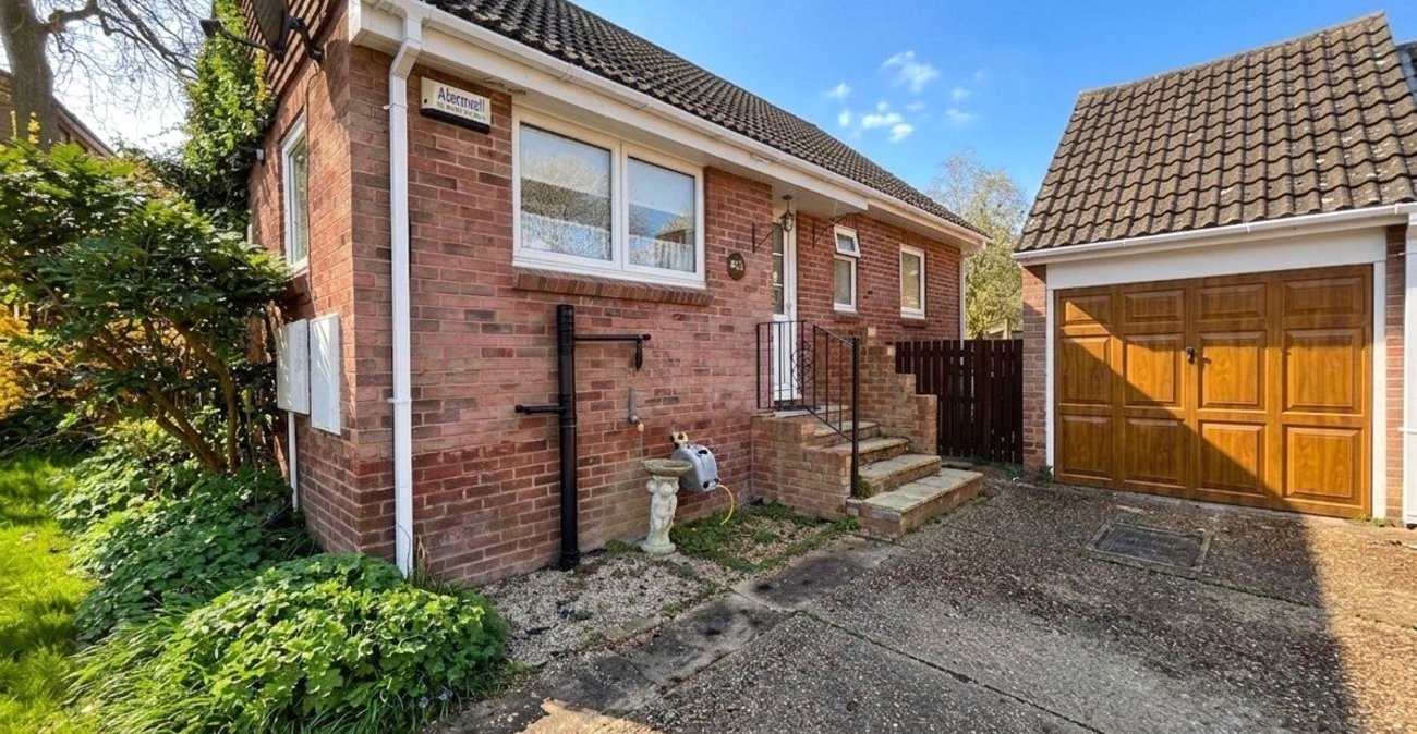 2 bedroom bungalow for sale in Walderslade Woods | Robinson Michael & Jackson
