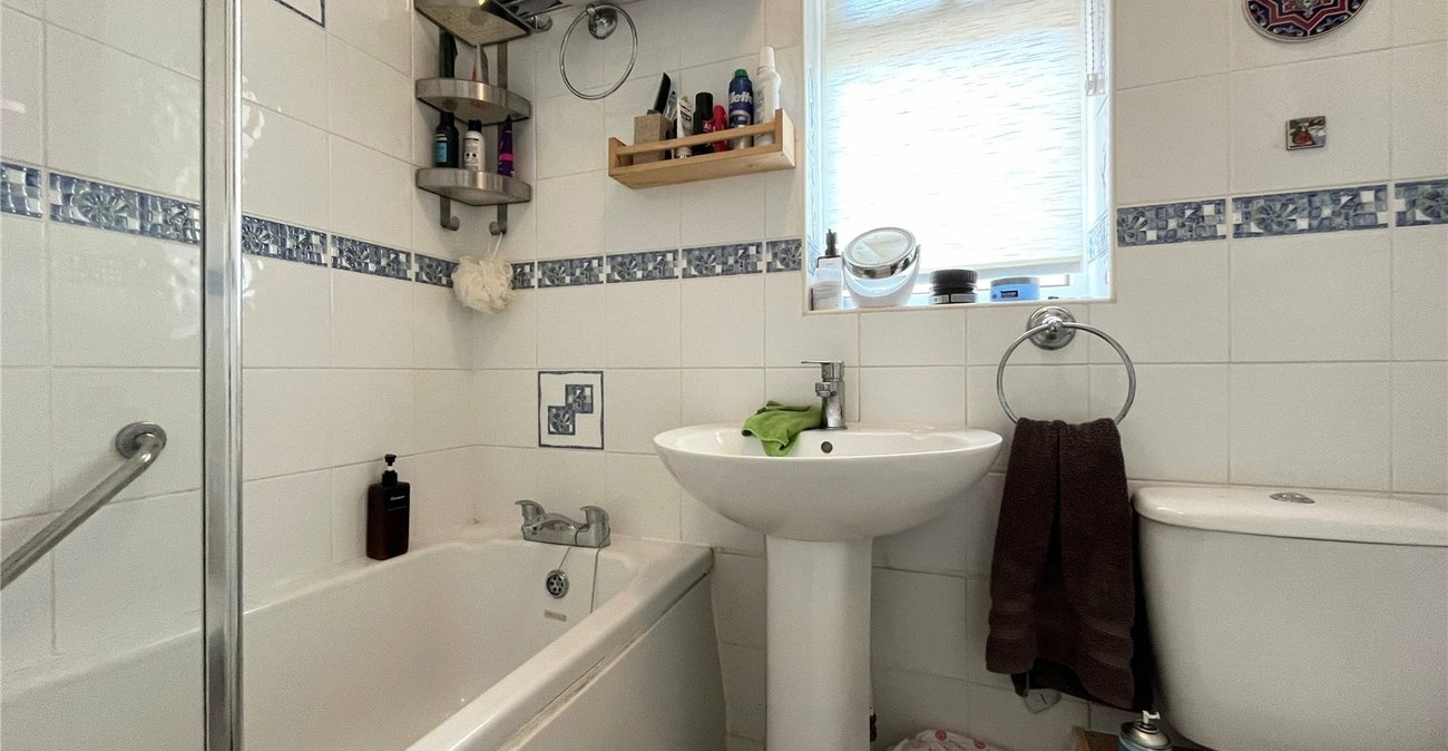 2 bedroom bungalow for sale in Walderslade Woods | Robinson Michael & Jackson