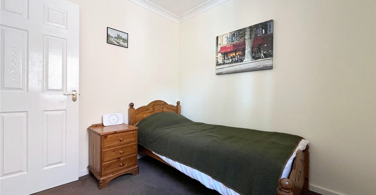 2 bedroom bungalow for sale in Walderslade Woods | Robinson Michael & Jackson