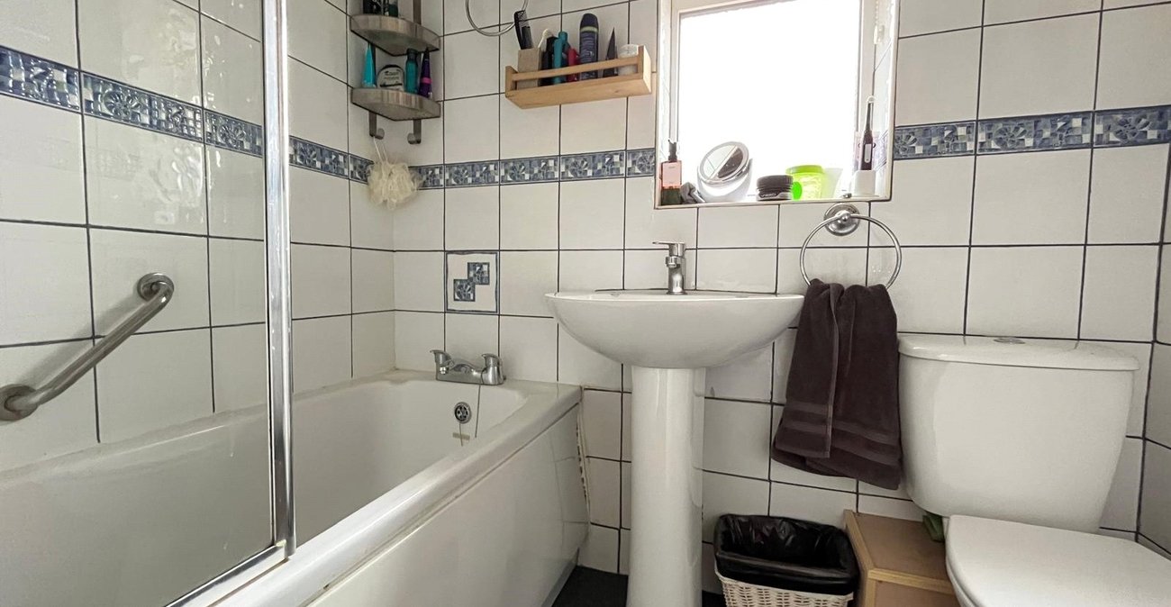 2 bedroom bungalow for sale in Walderslade Woods | Robinson Michael & Jackson