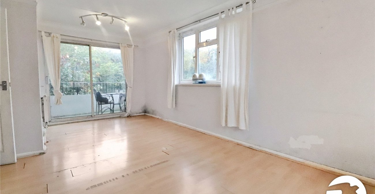 2 bedroom property for sale in London | Robinson Jackson