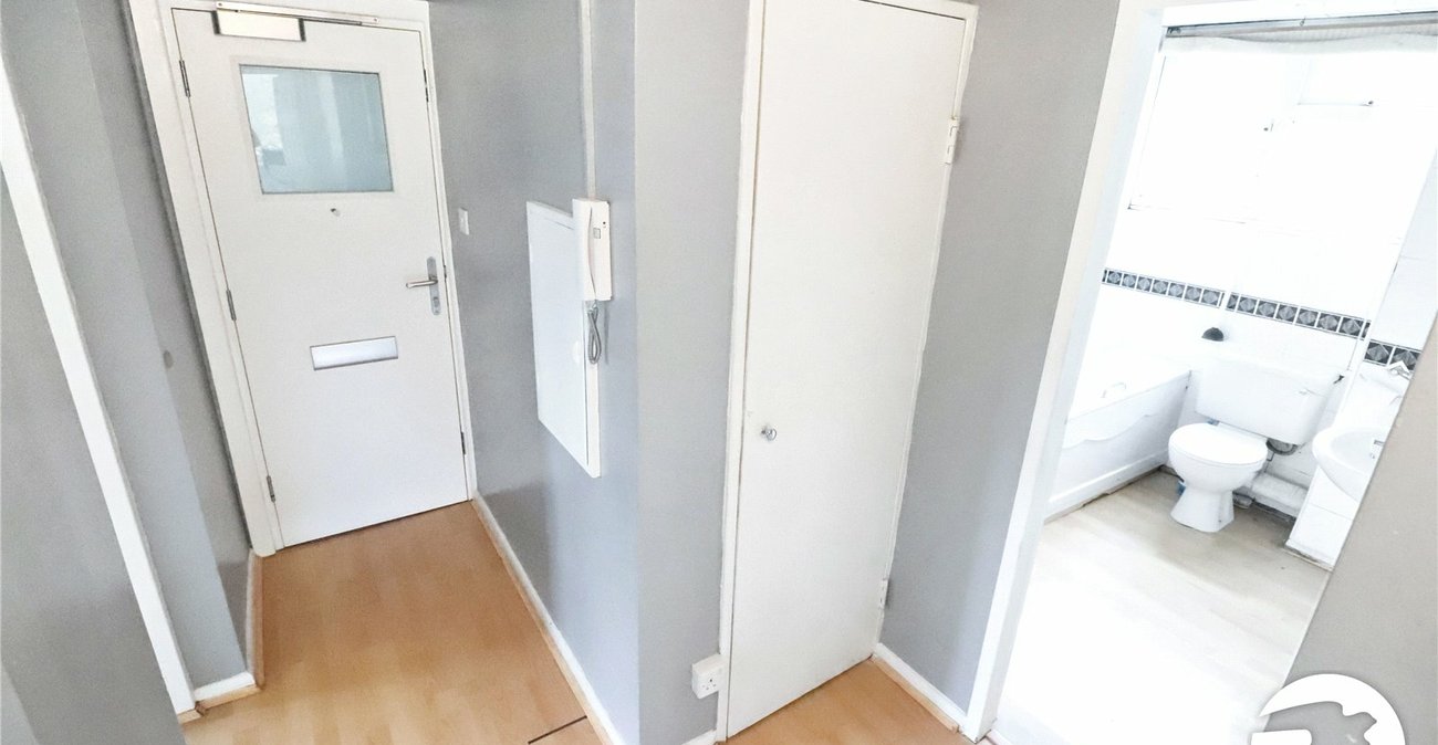 2 bedroom property for sale in London | Robinson Jackson