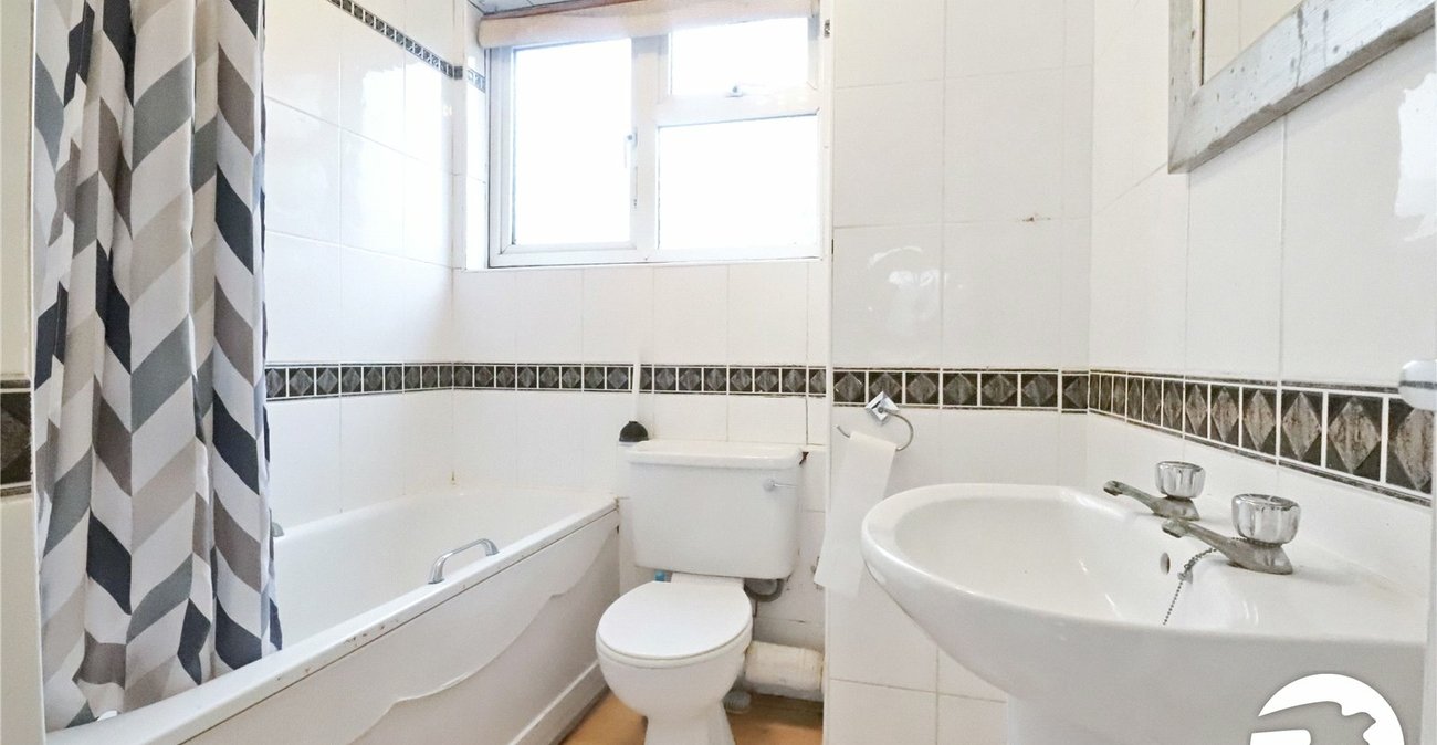 2 bedroom property for sale in London | Robinson Jackson