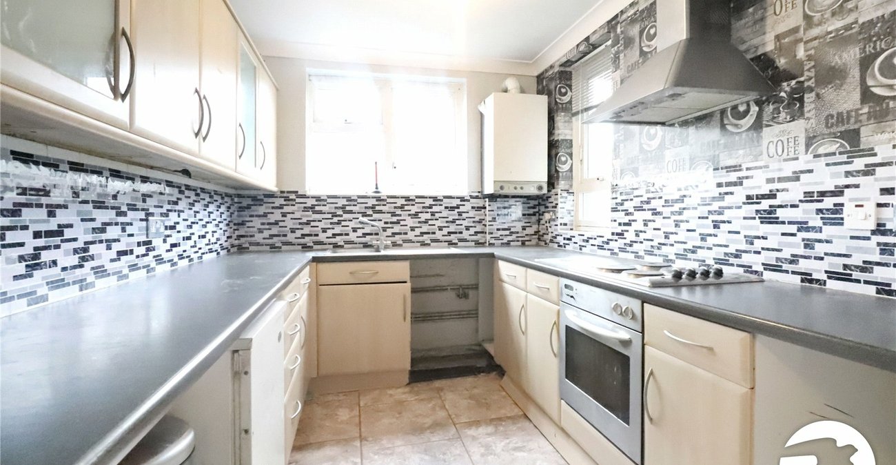 2 bedroom property for sale in London | Robinson Jackson