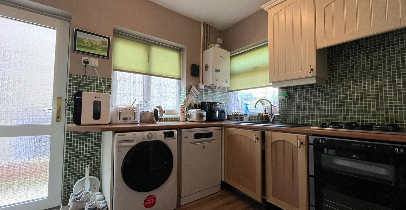 2 bedroom bungalow for sale in Chatham | Robinson Michael & Jackson