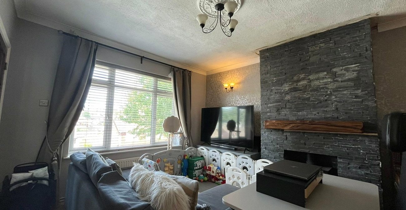 2 bedroom bungalow for sale in Chatham | Robinson Michael & Jackson