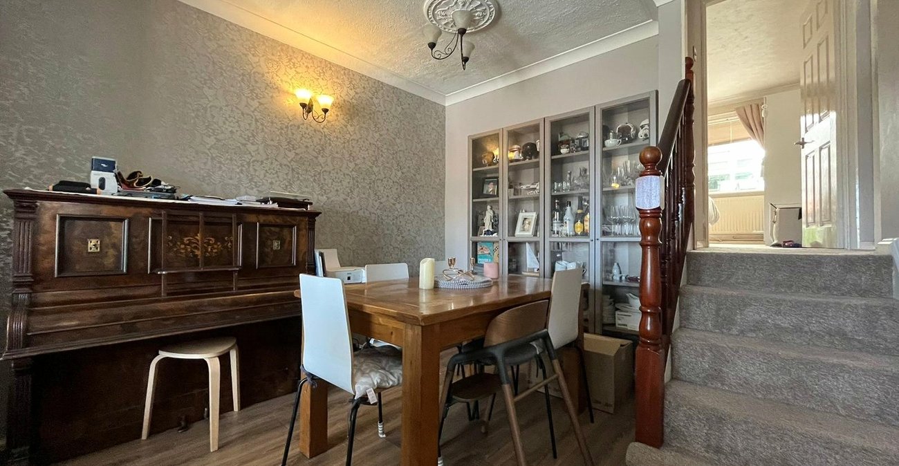 2 bedroom bungalow for sale in Chatham | Robinson Michael & Jackson