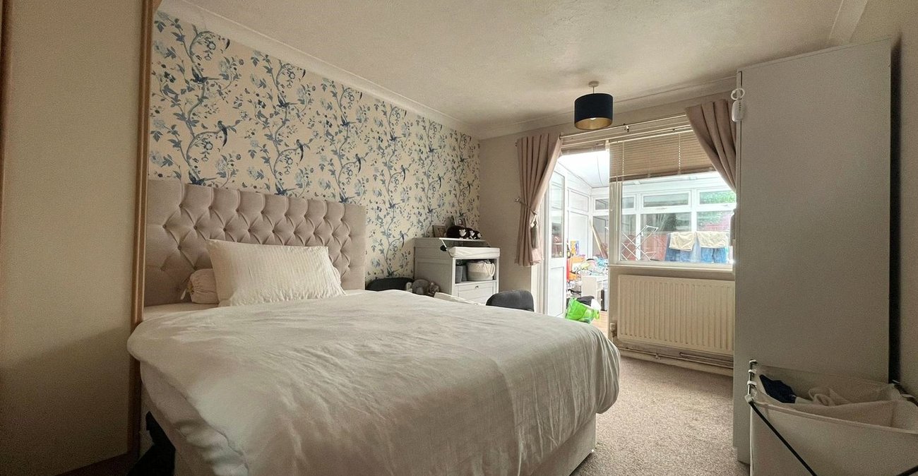 2 bedroom bungalow for sale in Chatham | Robinson Michael & Jackson