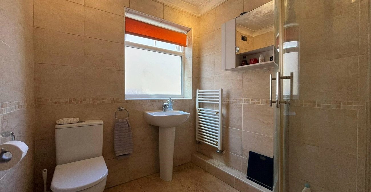 2 bedroom bungalow for sale in Chatham | Robinson Michael & Jackson