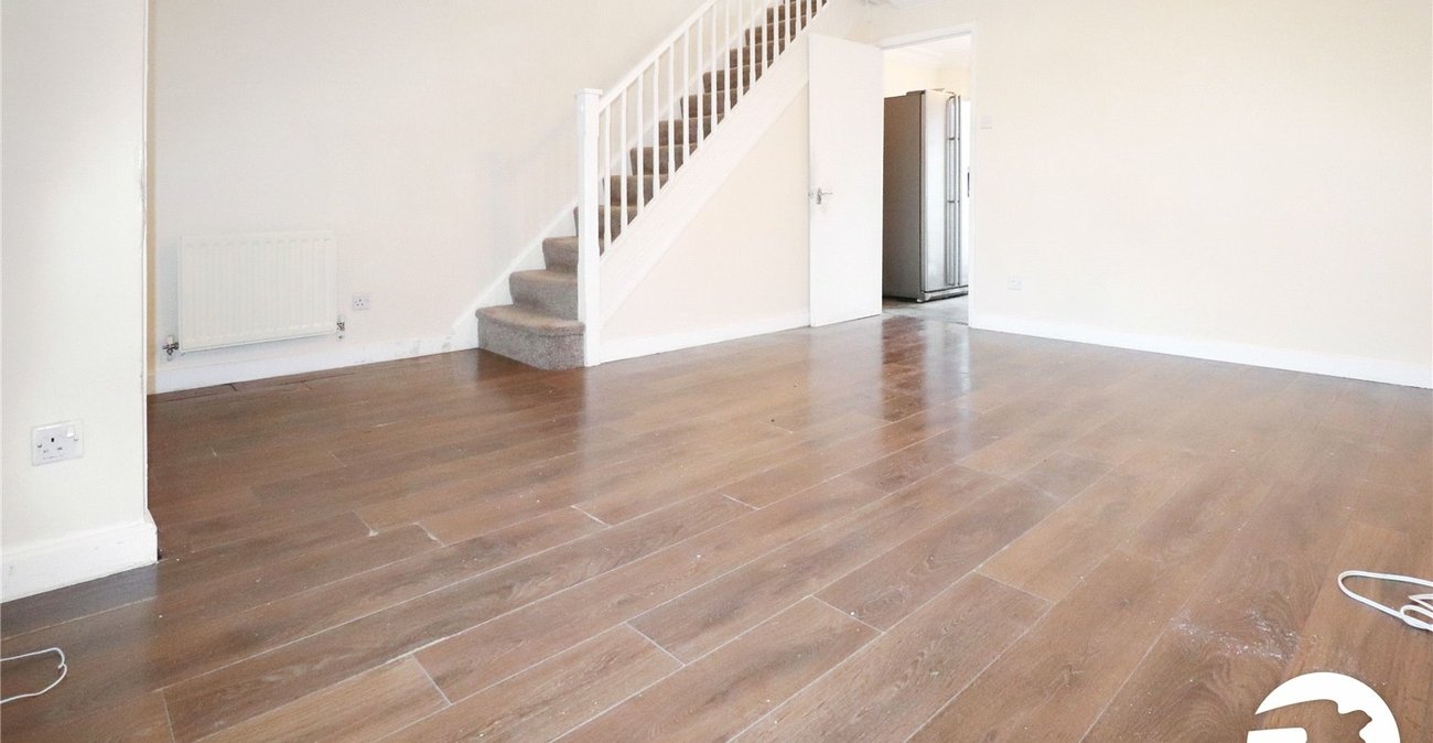 3 bedroom house for sale in London | Robinson Jackson