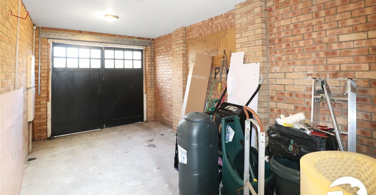 3 bedroom house for sale in London | Robinson Jackson