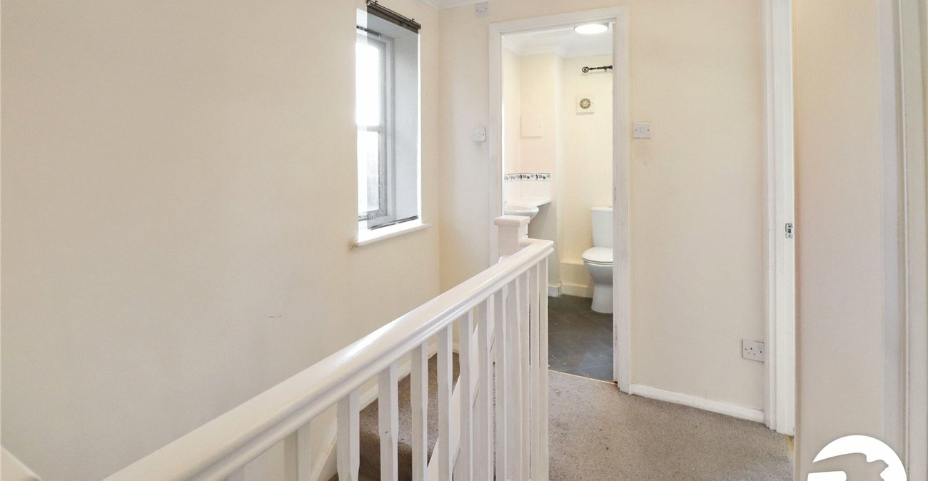 3 bedroom house for sale in London | Robinson Jackson