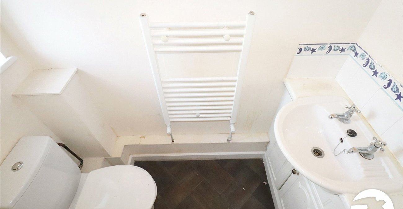 3 bedroom house for sale in London | Robinson Jackson