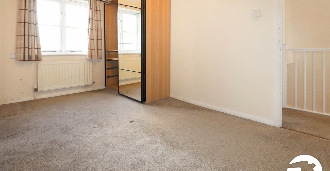 3 bedroom house for sale in London | Robinson Jackson