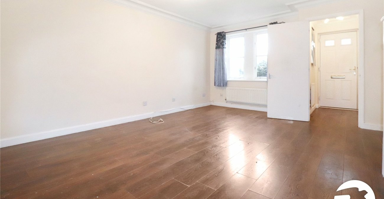 3 bedroom house for sale in London | Robinson Jackson