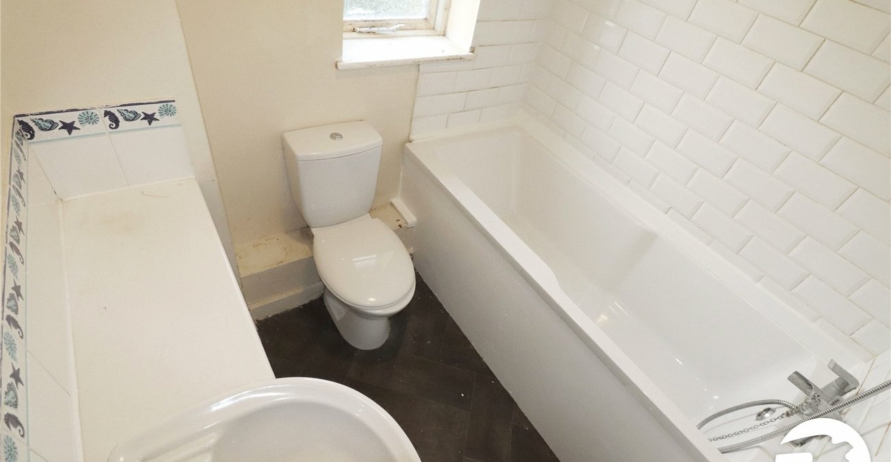 3 bedroom house for sale in London | Robinson Jackson