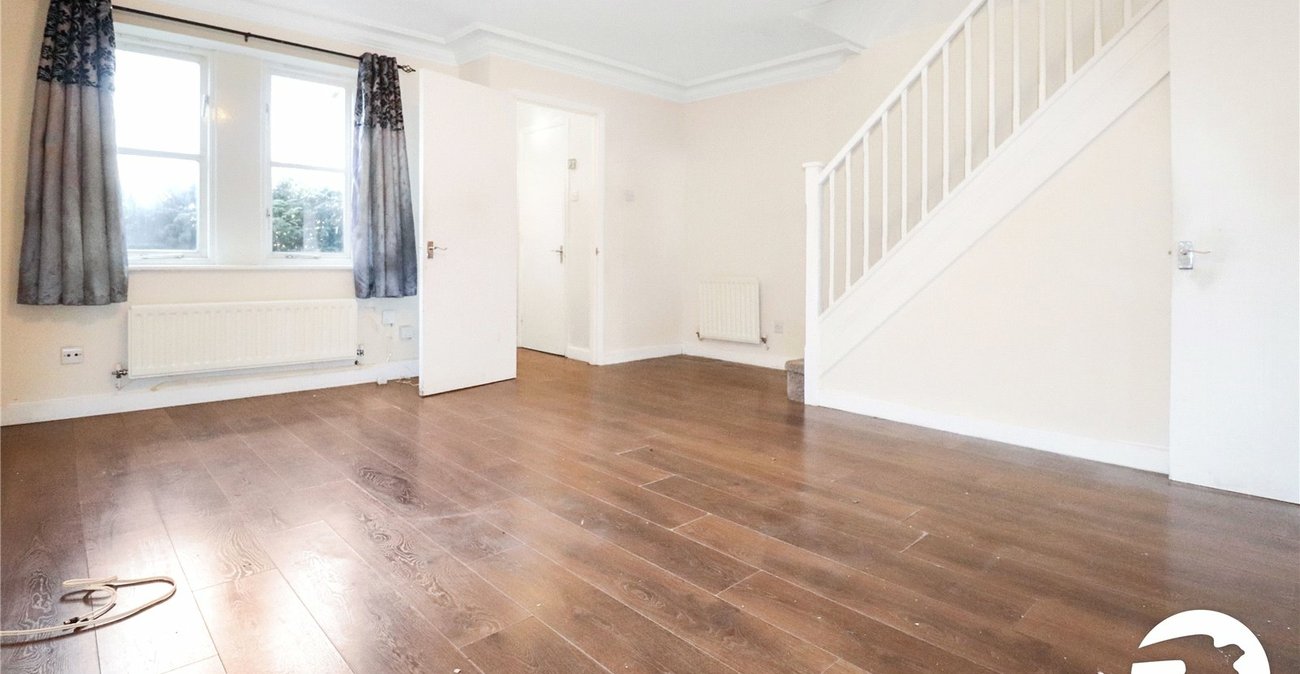 3 bedroom house for sale in London | Robinson Jackson