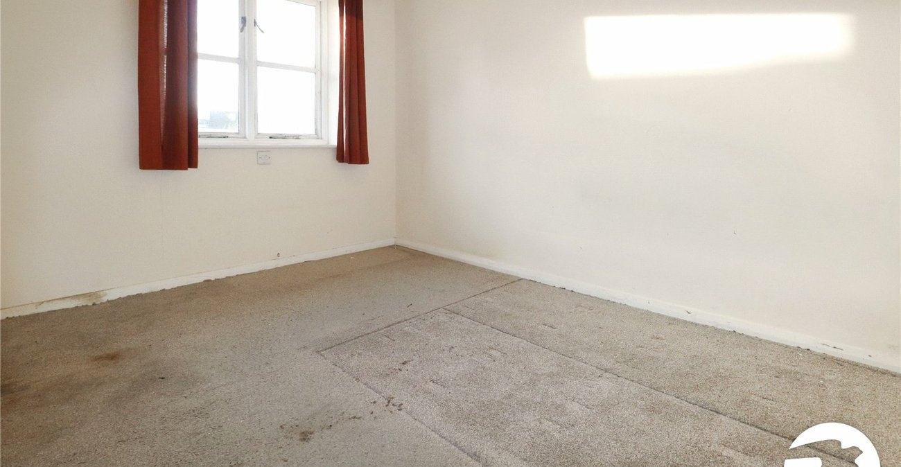 3 bedroom house for sale in London | Robinson Jackson