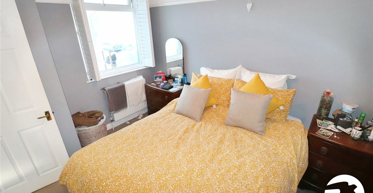 2 bedroom bungalow for sale in Erith | Robinson Jackson