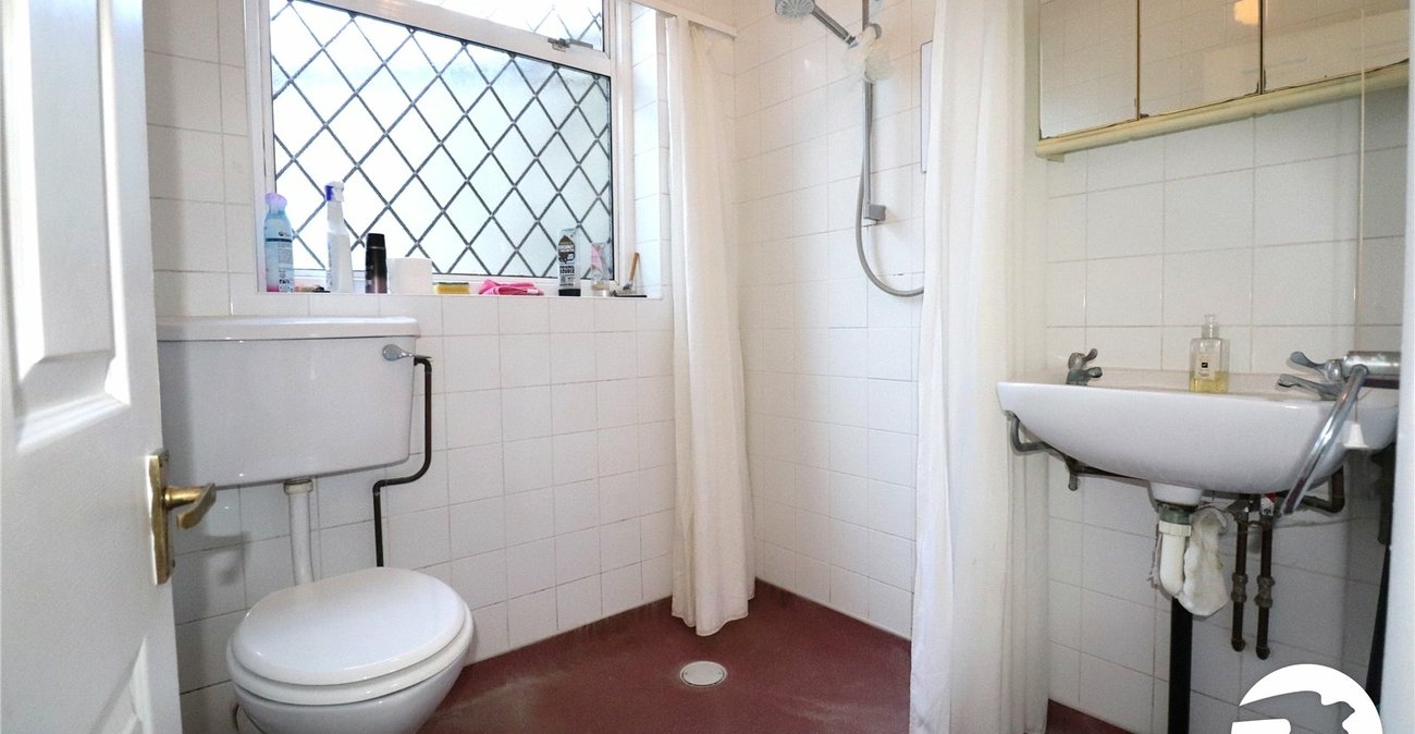 2 bedroom bungalow for sale in Erith | Robinson Jackson