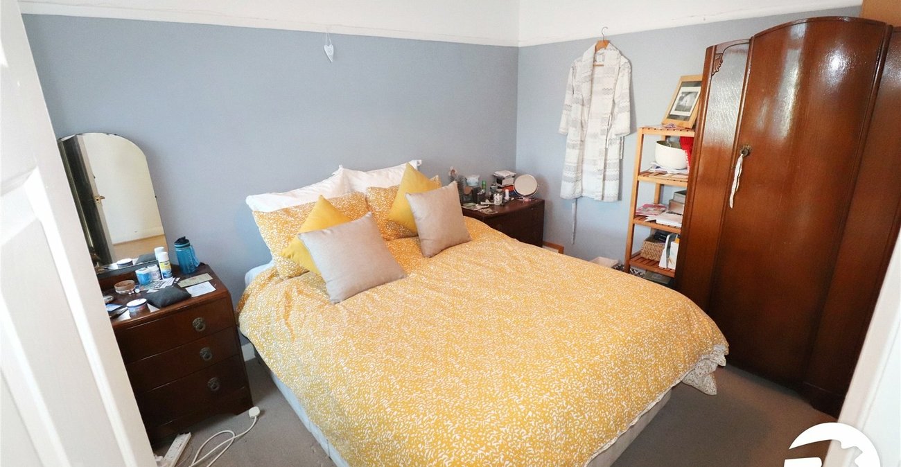 2 bedroom bungalow for sale in Erith | Robinson Jackson