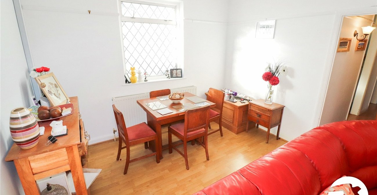 2 bedroom bungalow for sale in Erith | Robinson Jackson