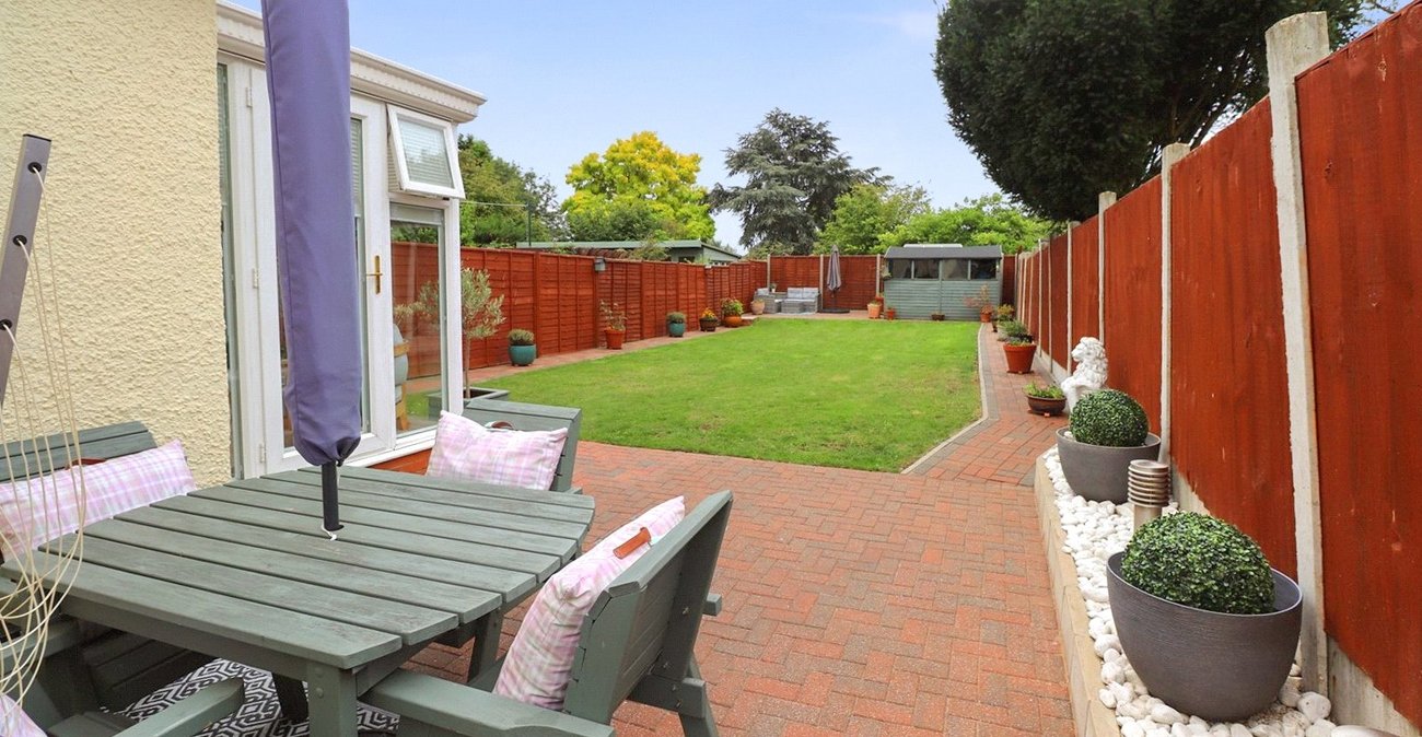 3 bedroom bungalow for sale in Erith | Robinson Jackson