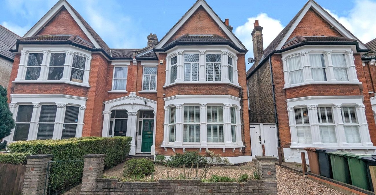 4 bedroom property for sale in Catford | Robinson Jackson