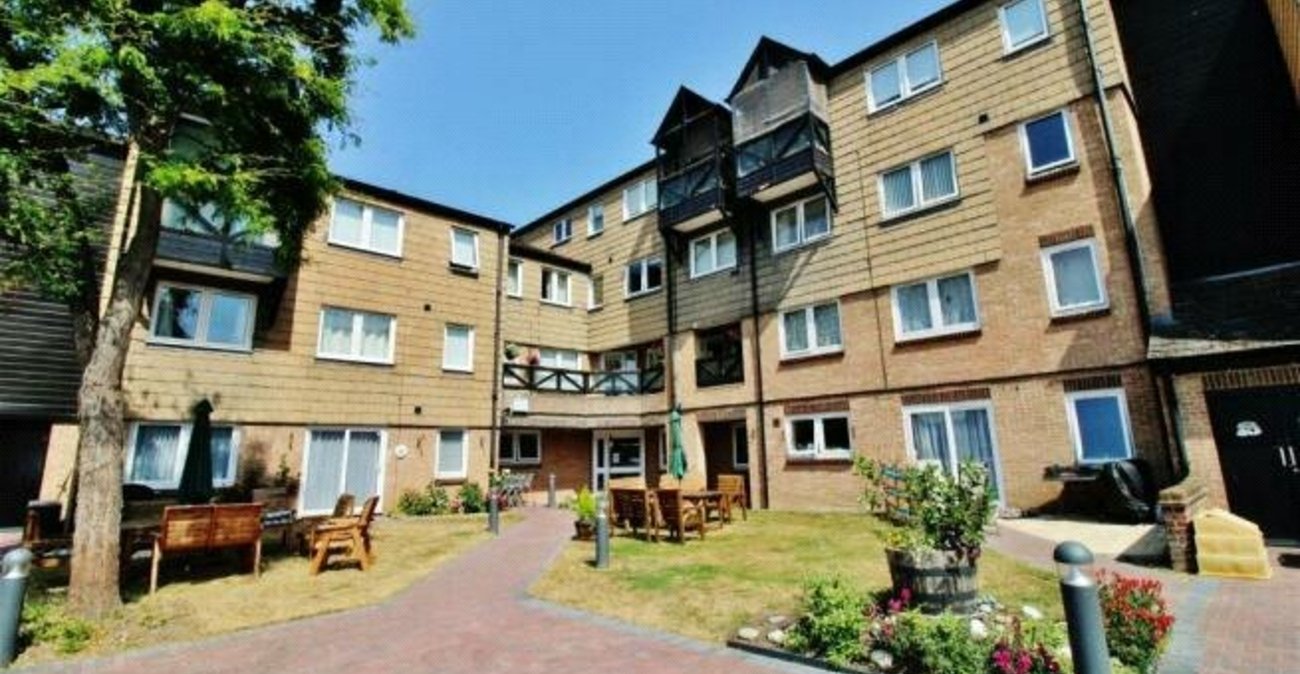 1 bedroom property for sale in The Spinney | Robinson Jackson